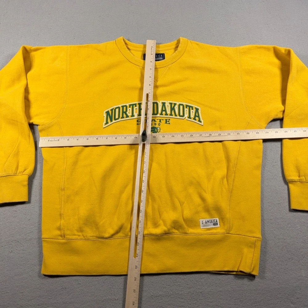 Vintage North Dakota State Sweatshirt Men Medium Relaxed Yellow‎ Bison Y2K